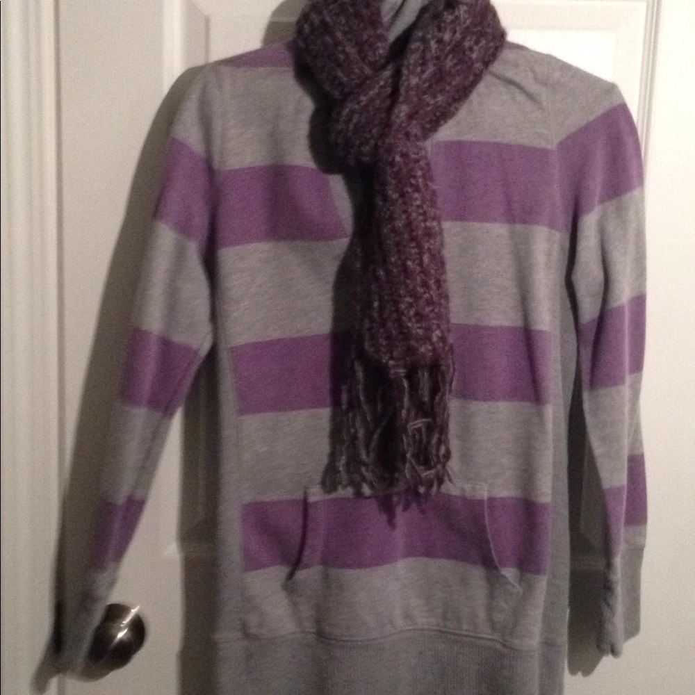 Hooded Sweatshirt / With A Scarf